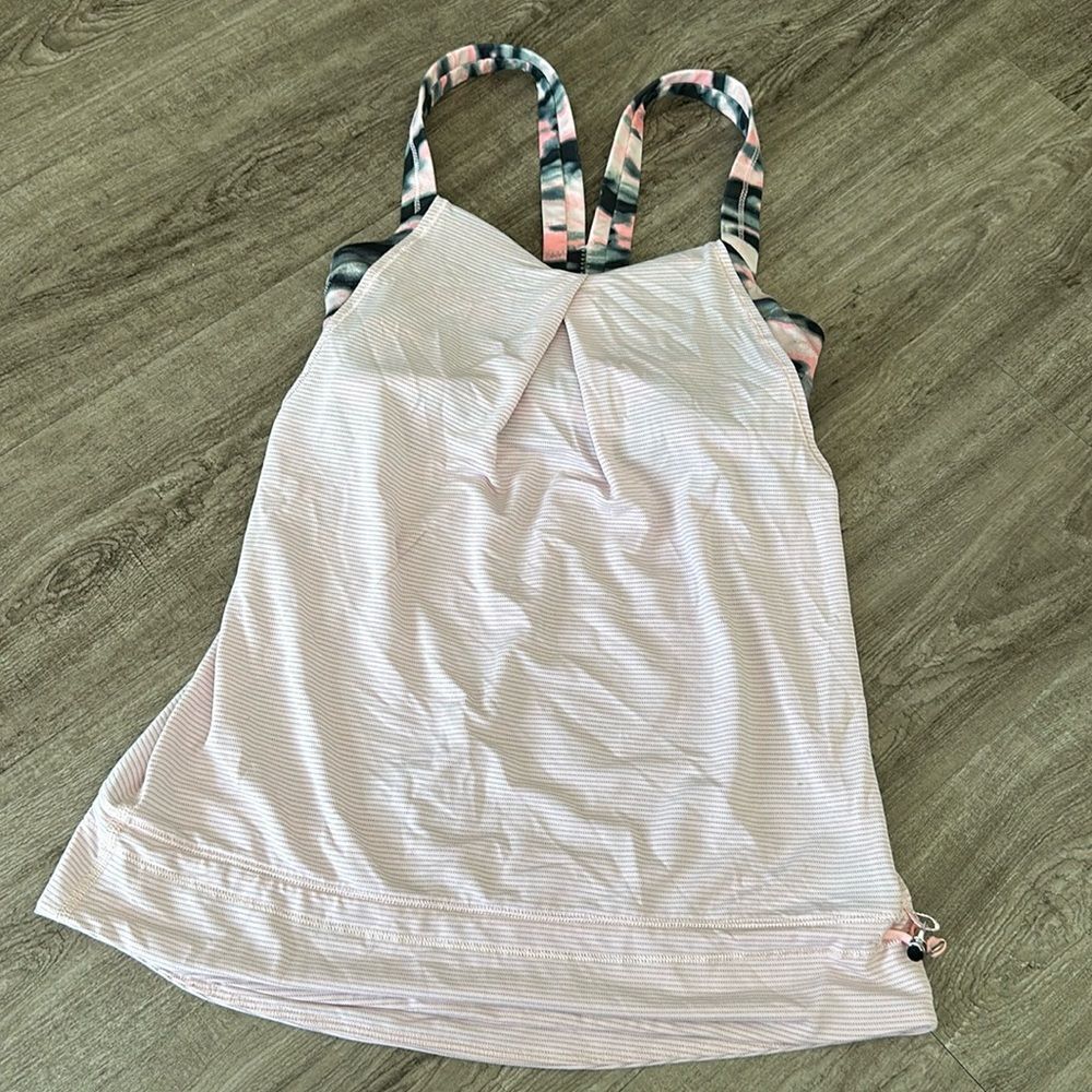 Lululemon size 2 top